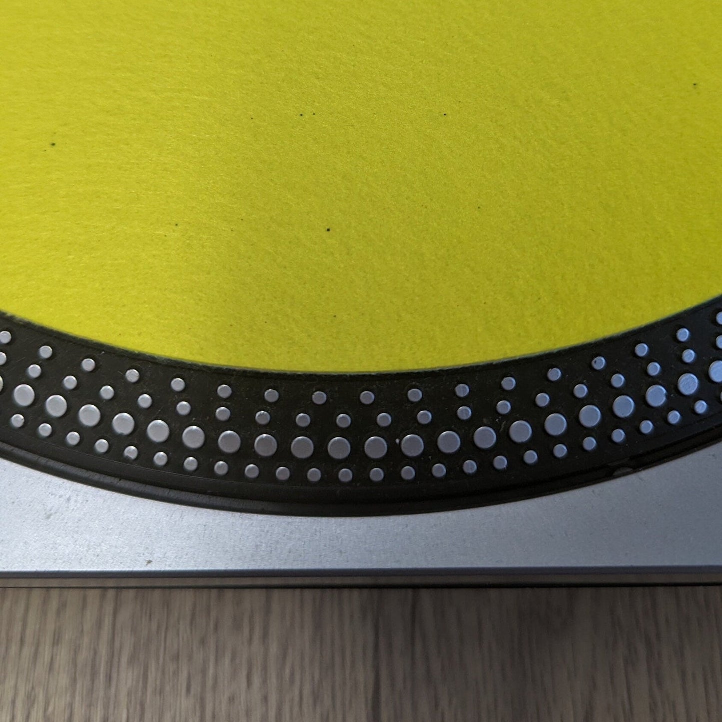 Pure yellow Felt Slipmat – Bold Colour. Clean Sound.