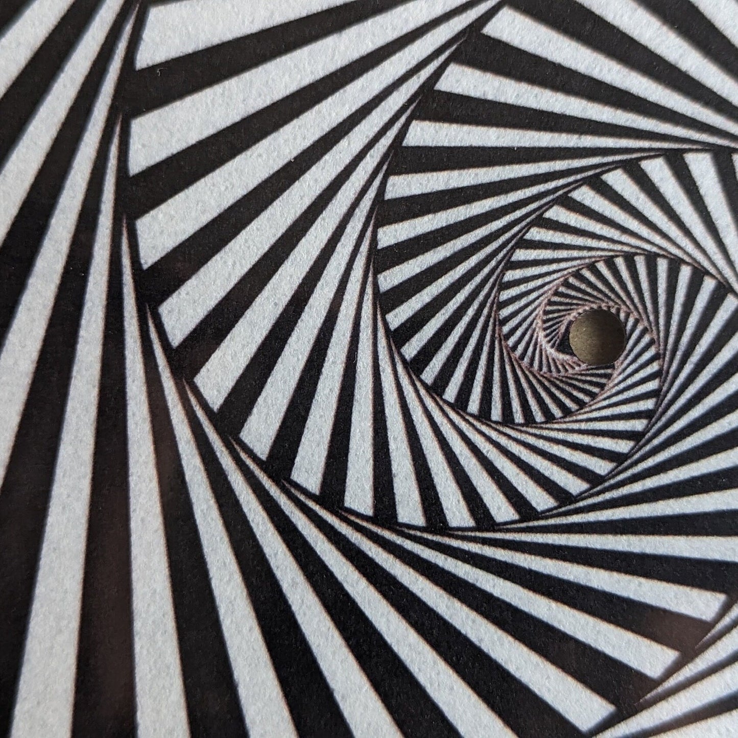 Inward Spiral Slipmat – Turntable Hypnosis for DJs & Collectors